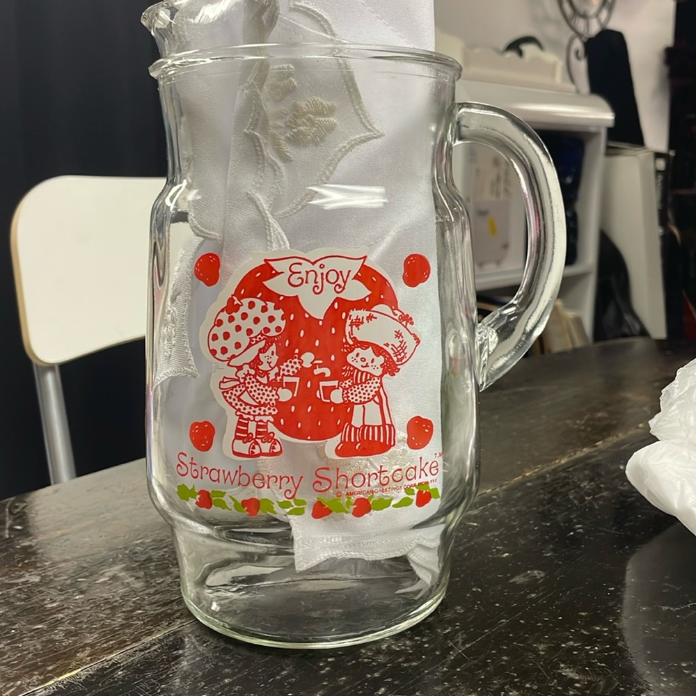 Vintage 1980s Strawberry Shortcake Glass pitcher